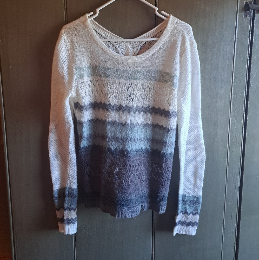 Hinge green and white lightweight sweater. Size medium.